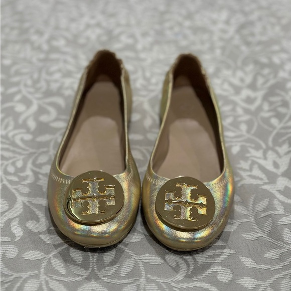 Tory Burch Gold Flats with Iconic Medallion - Picture 1 of 4
